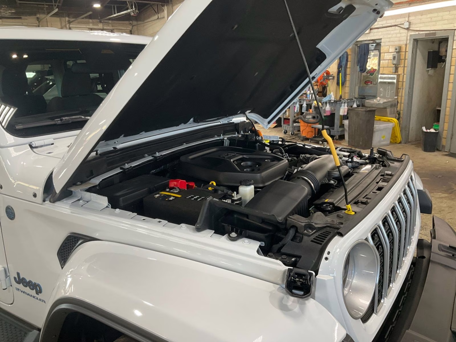 2025 Bright White Clearcoat Jeep Wrangler Sahara 4xe 4X4 SUV