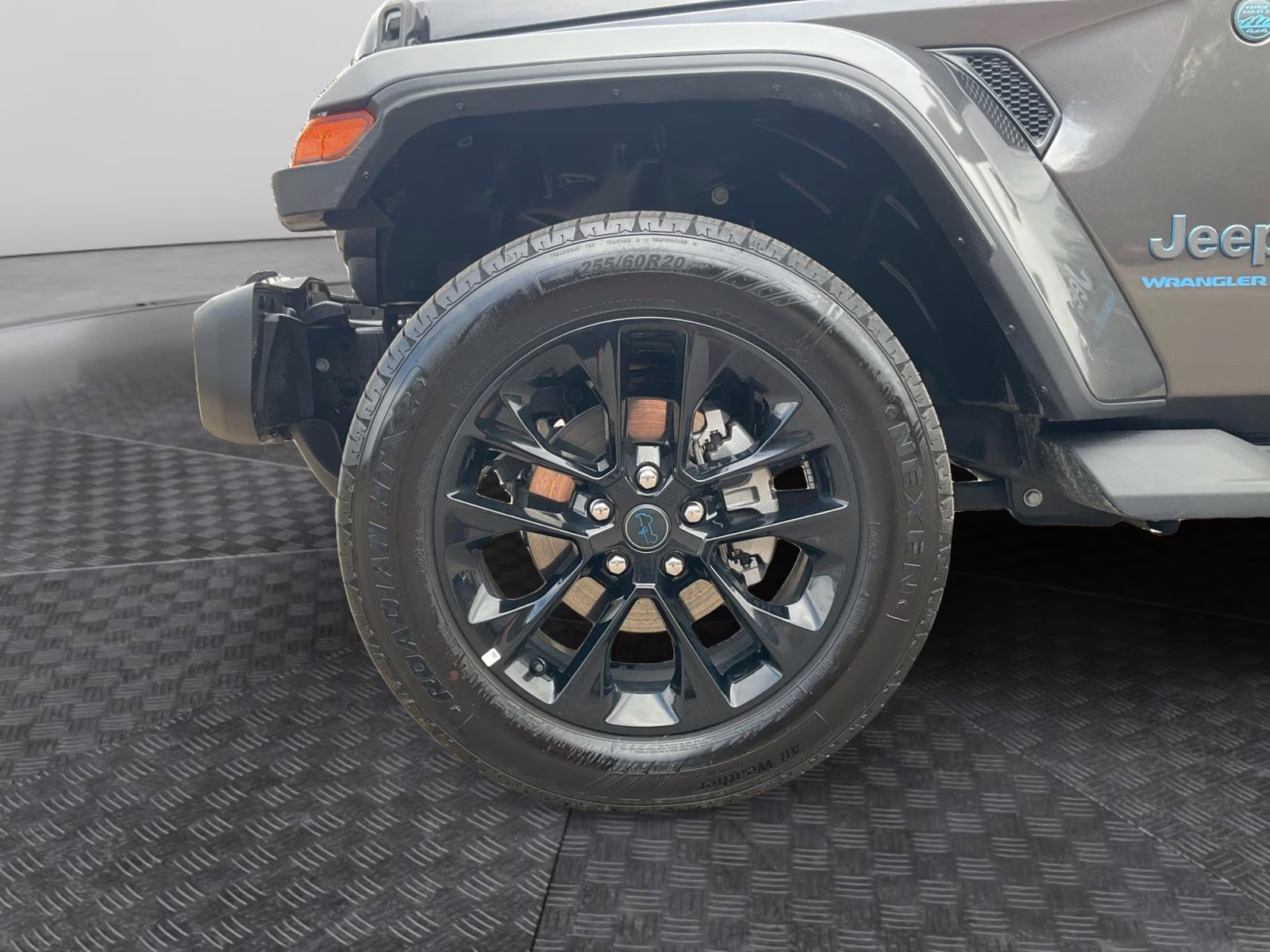 2025 Granite Crystal Metallic Clearcoat Jeep Wrangler Sahara 4xe 4X4 SUV