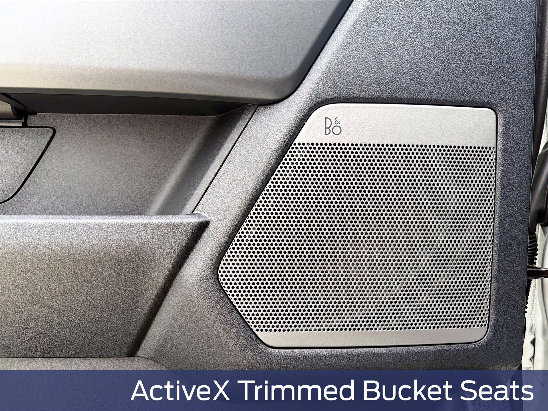 2026 Star White Metallic Tri-Coat Ford F-150 Lariat 4X4 Truck