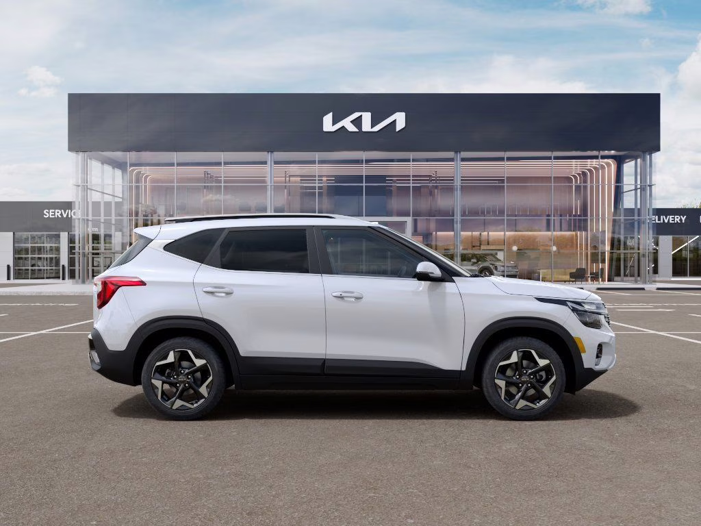 2026 Snow White Pearl Kia Seltos EX FWD SUV