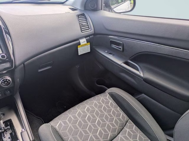 2026 White Mitsubishi Outlander Sport 2.0 ES 4X4 SUV