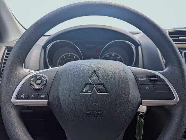 2026 White Mitsubishi Outlander Sport 2.0 ES 4X4 SUV