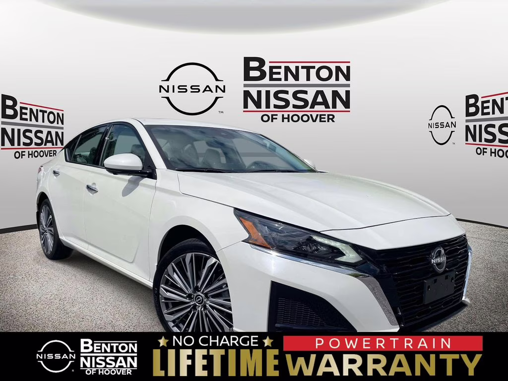 2025 Pearl White Tricoat Nissan Altima 2.5 SL AWD Sedan