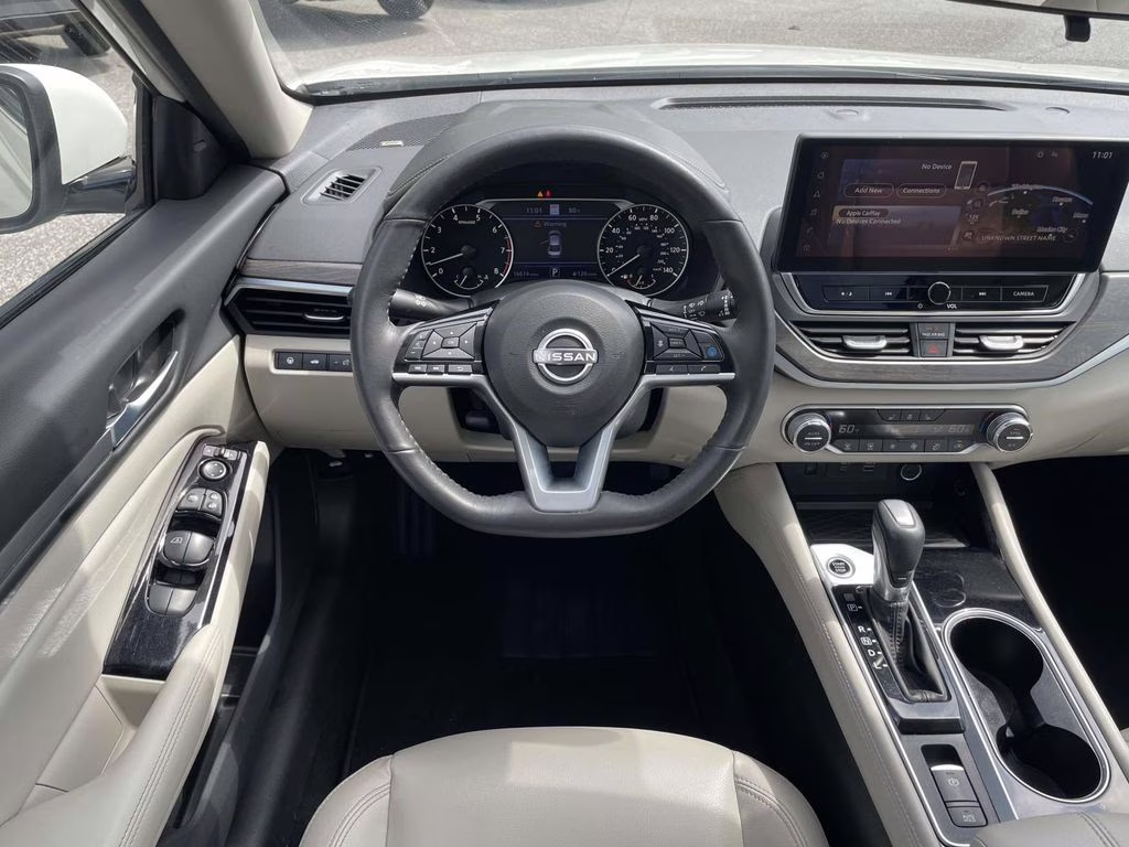 2025 Pearl White Tricoat Nissan Altima 2.5 SL AWD Sedan