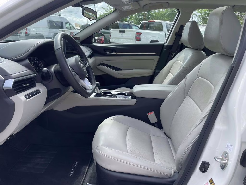 2025 Pearl White Tricoat Nissan Altima 2.5 SL AWD Sedan