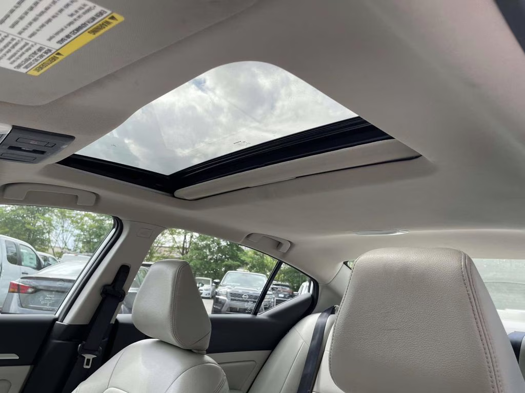 2025 Pearl White Tricoat Nissan Altima 2.5 SL AWD Sedan