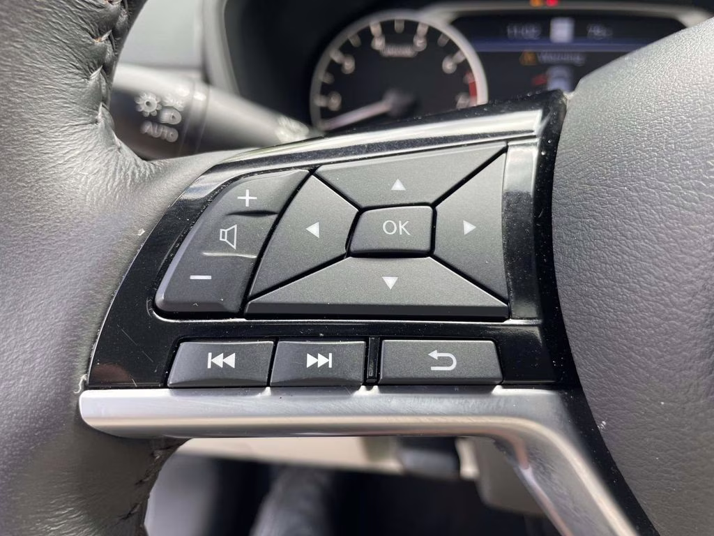 2025 Pearl White Tricoat Nissan Altima 2.5 SL AWD Sedan