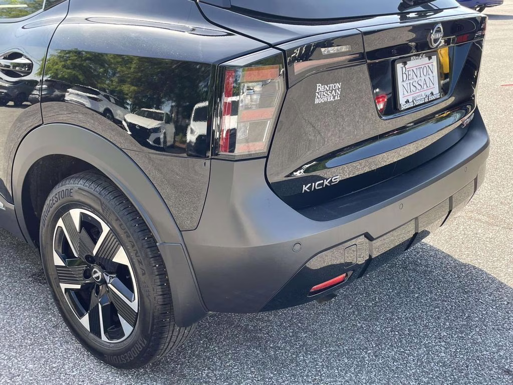 2025 Super Black Nissan Kicks SR AWD SUV