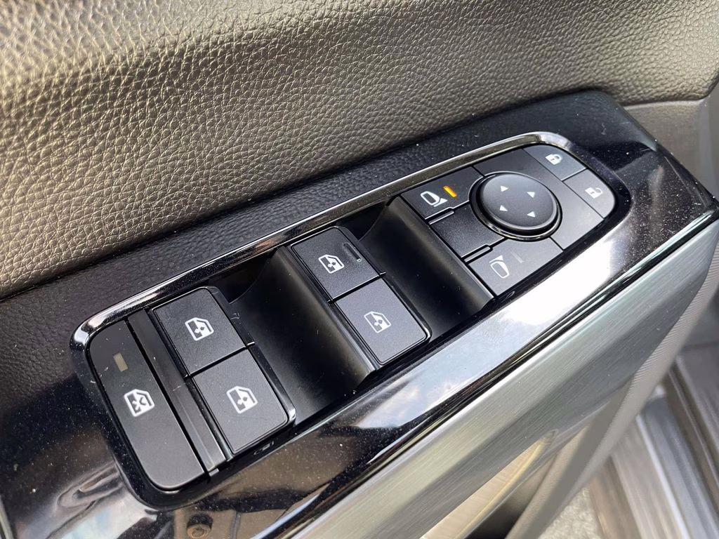 2024 Gun Metallic Nissan Pathfinder SL FWD SUV