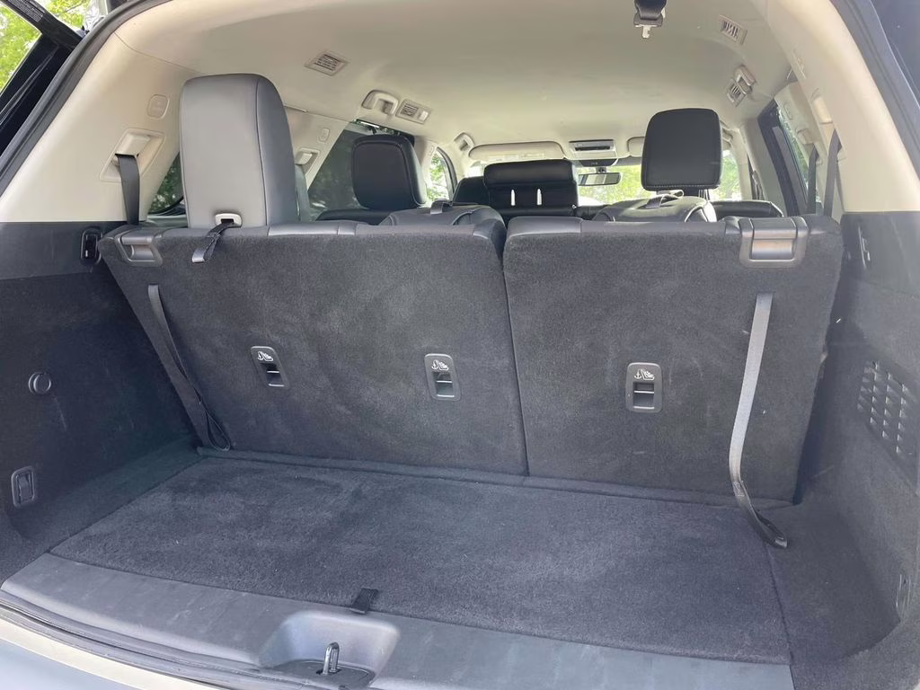 2024 Gun Metallic Nissan Pathfinder SL FWD SUV