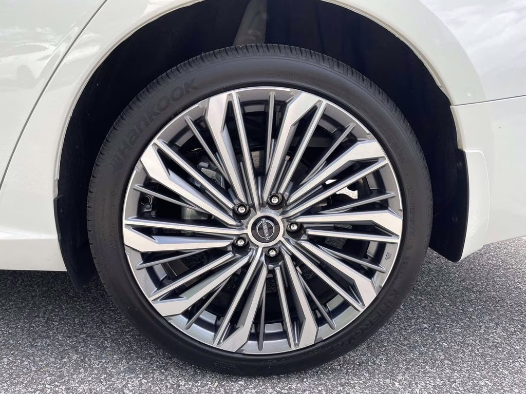 2025 Pearl White Tricoat Nissan Altima 2.5 SL AWD Sedan