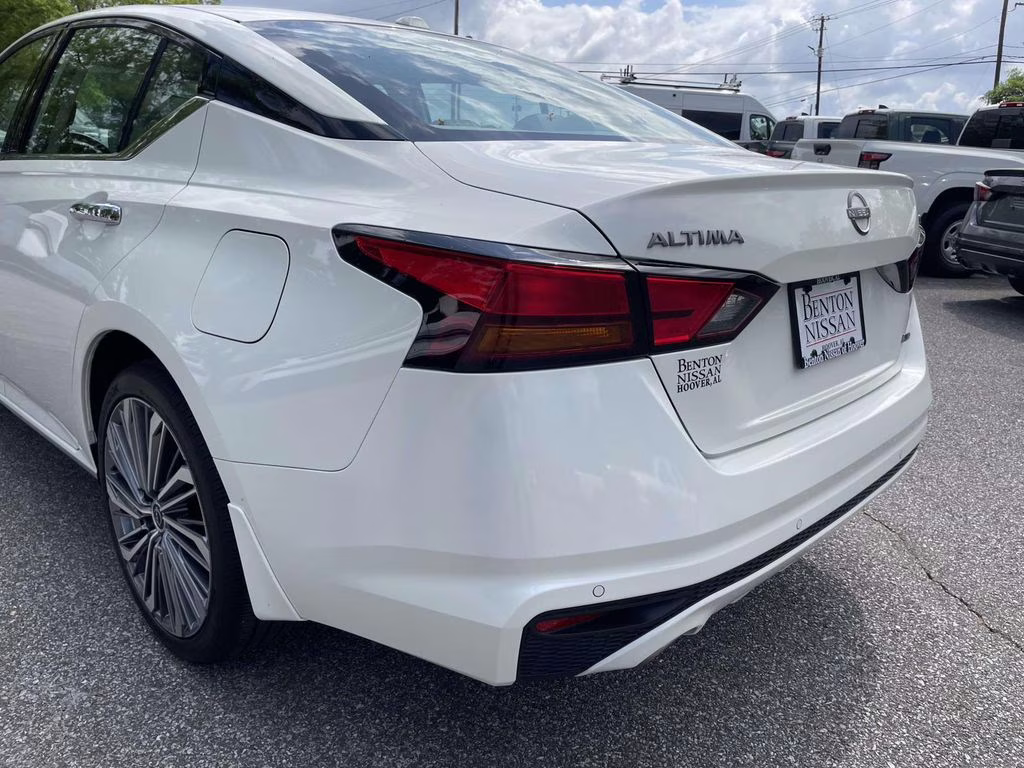 2025 Pearl White Tricoat Nissan Altima 2.5 SL AWD Sedan