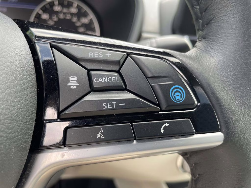 2025 Pearl White Tricoat Nissan Altima 2.5 SL AWD Sedan