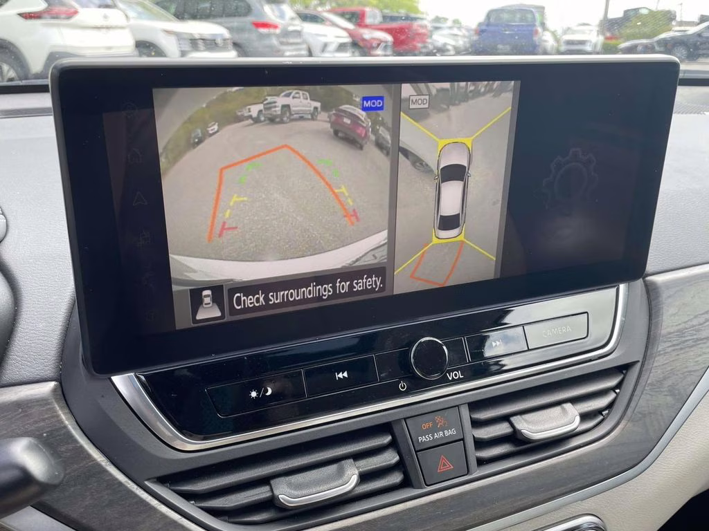 2025 Pearl White Tricoat Nissan Altima 2.5 SL AWD Sedan