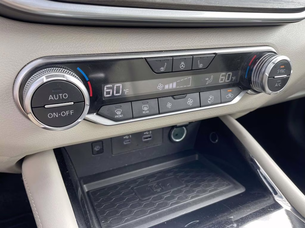 2025 Pearl White Tricoat Nissan Altima 2.5 SL AWD Sedan