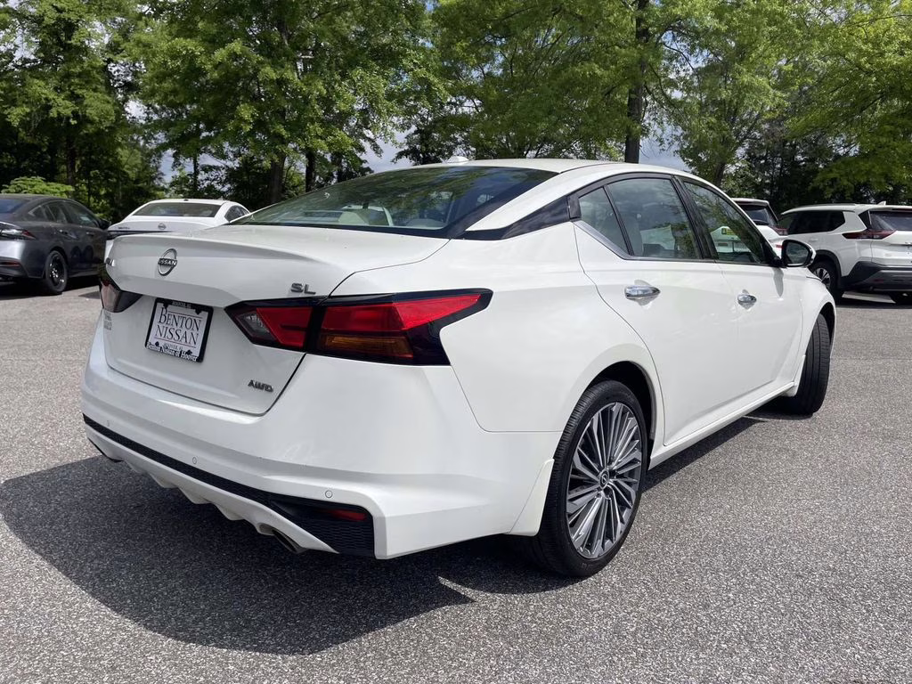 2025 Pearl White Tricoat Nissan Altima 2.5 SL AWD Sedan