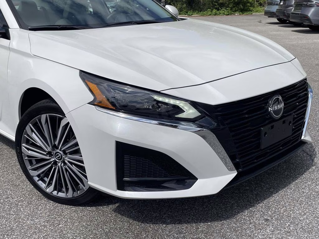 2025 Pearl White Tricoat Nissan Altima 2.5 SL AWD Sedan