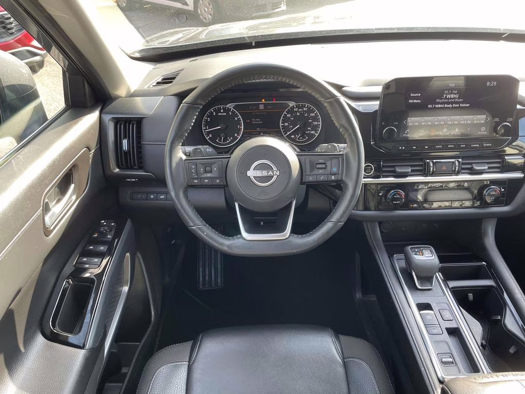 2024 Gun Metallic Nissan Pathfinder SL FWD SUV