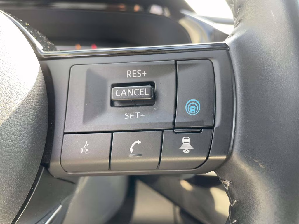 2024 Gun Metallic Nissan Pathfinder SL FWD SUV