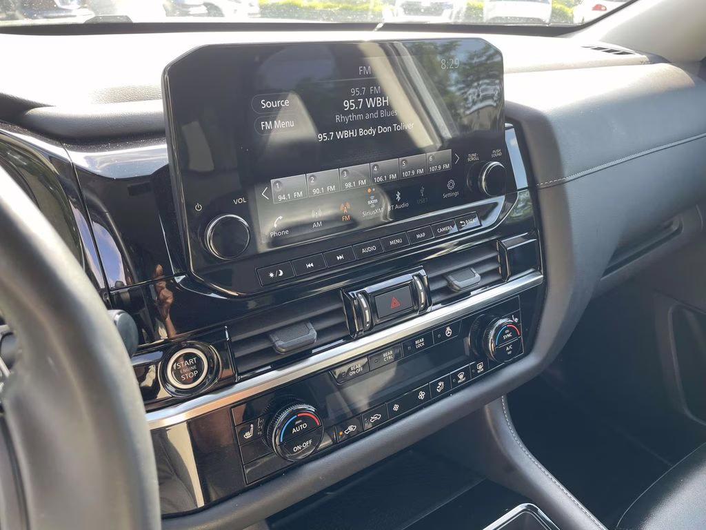2024 Gun Metallic Nissan Pathfinder SL FWD SUV