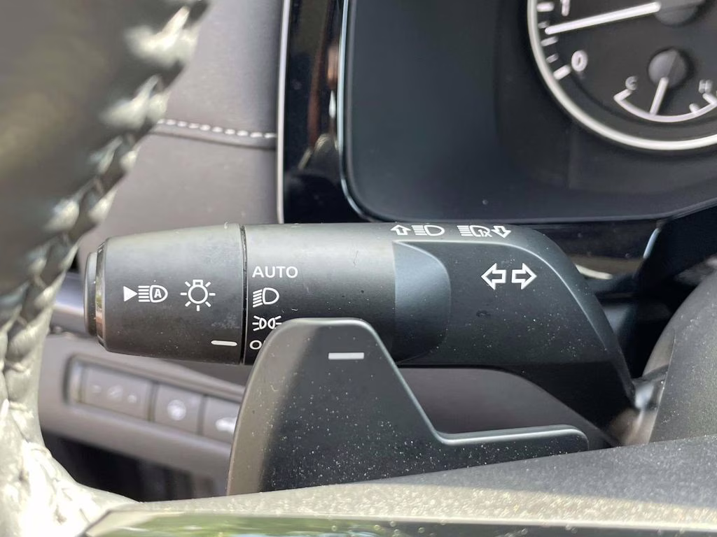 2024 Gun Metallic Nissan Pathfinder SL FWD SUV