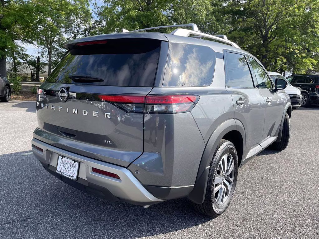 2024 Gun Metallic Nissan Pathfinder SL FWD SUV