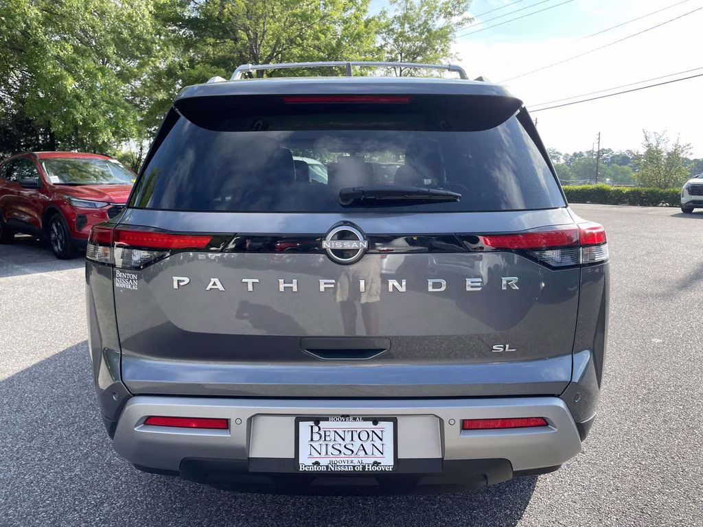 2024 Gun Metallic Nissan Pathfinder SL FWD SUV
