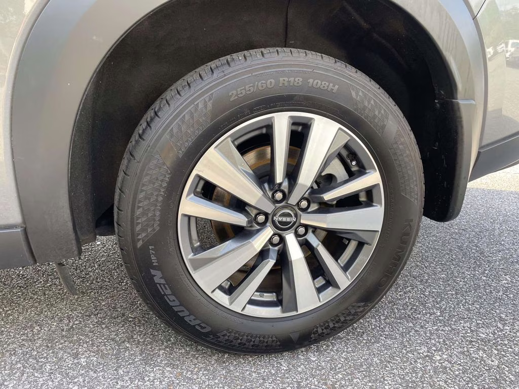 2024 Gun Metallic Nissan Pathfinder SL FWD SUV