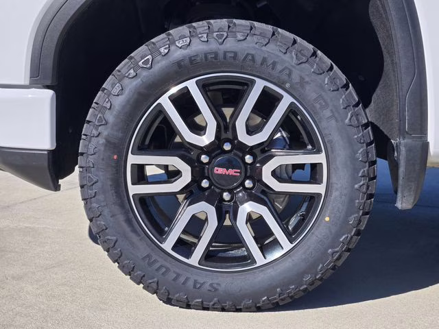 2023 Summit White GMC Sierra 1500 AT4 4X4 Truck