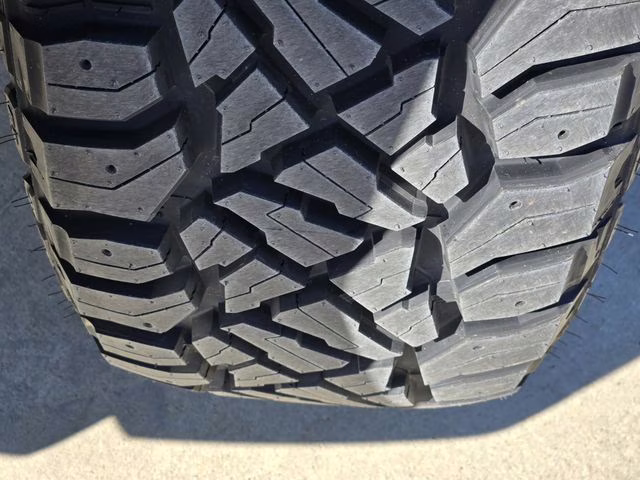 2023 Summit White GMC Sierra 1500 AT4 4X4 Truck