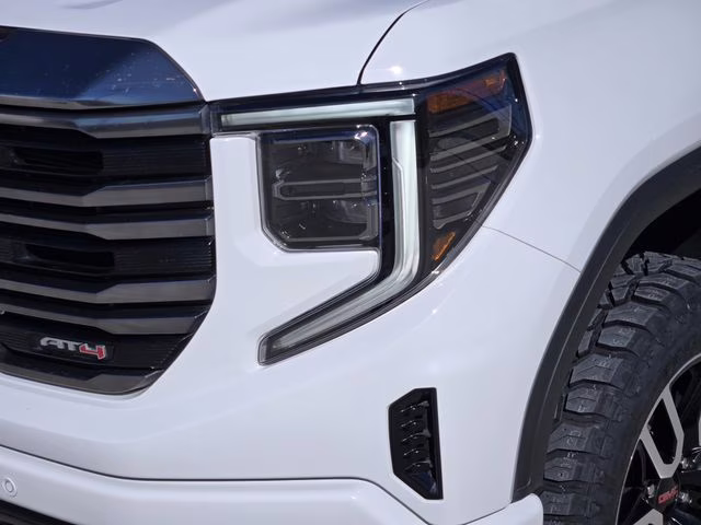 2023 Summit White GMC Sierra 1500 AT4 4X4 Truck