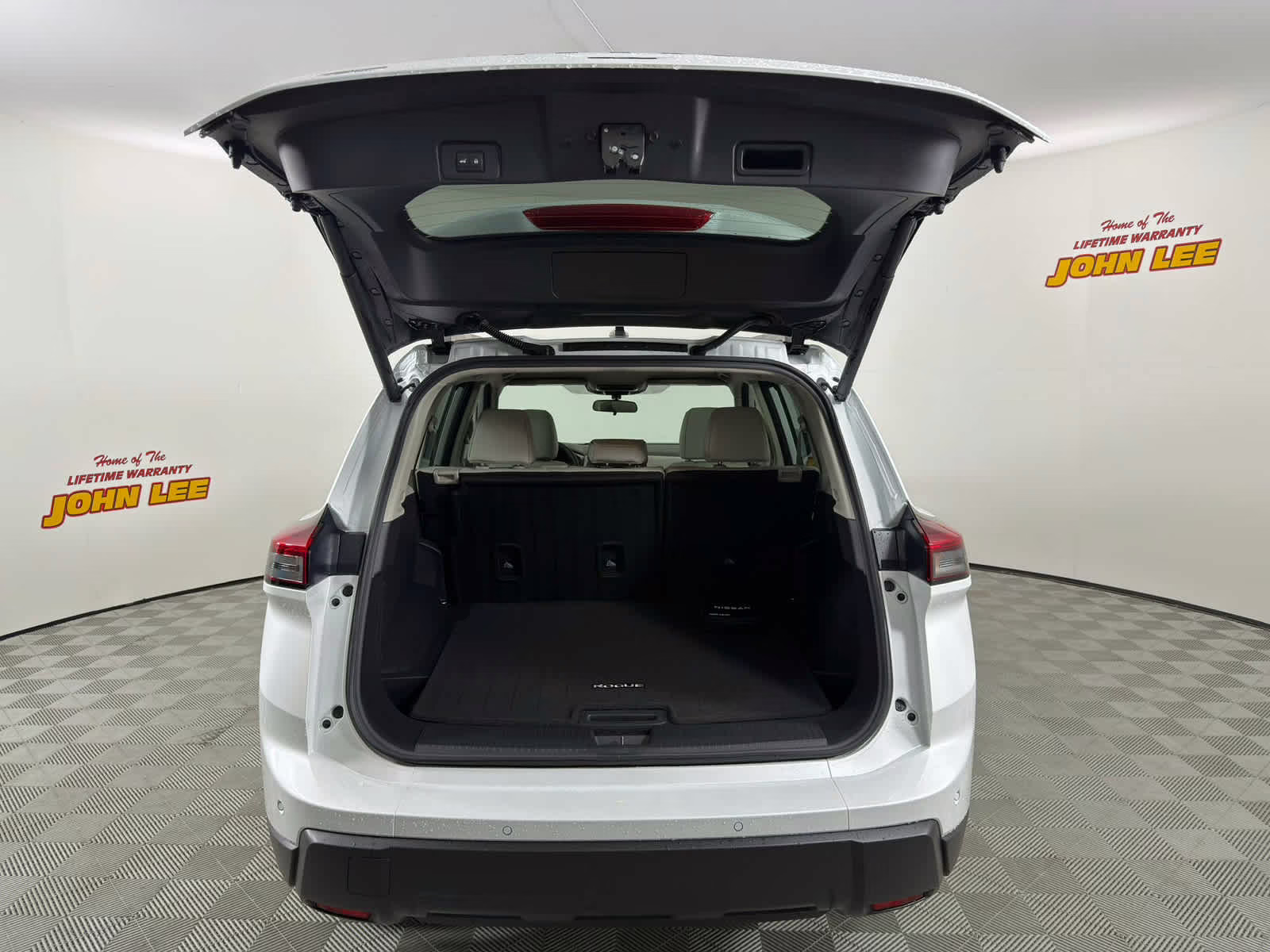 2026 Everest White Pearl Tricoat Nissan Rogue Dark Armor FWD SUV