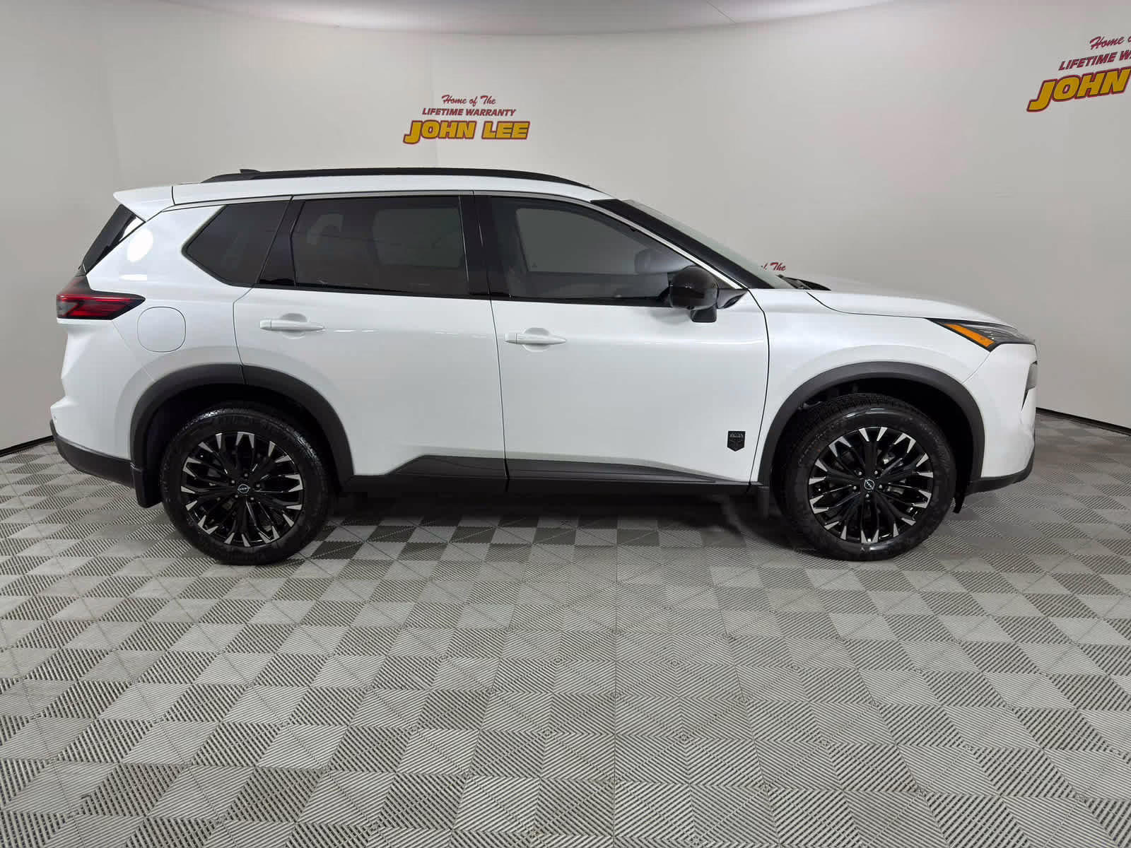2026 Everest White Pearl Tricoat Nissan Rogue Dark Armor FWD SUV