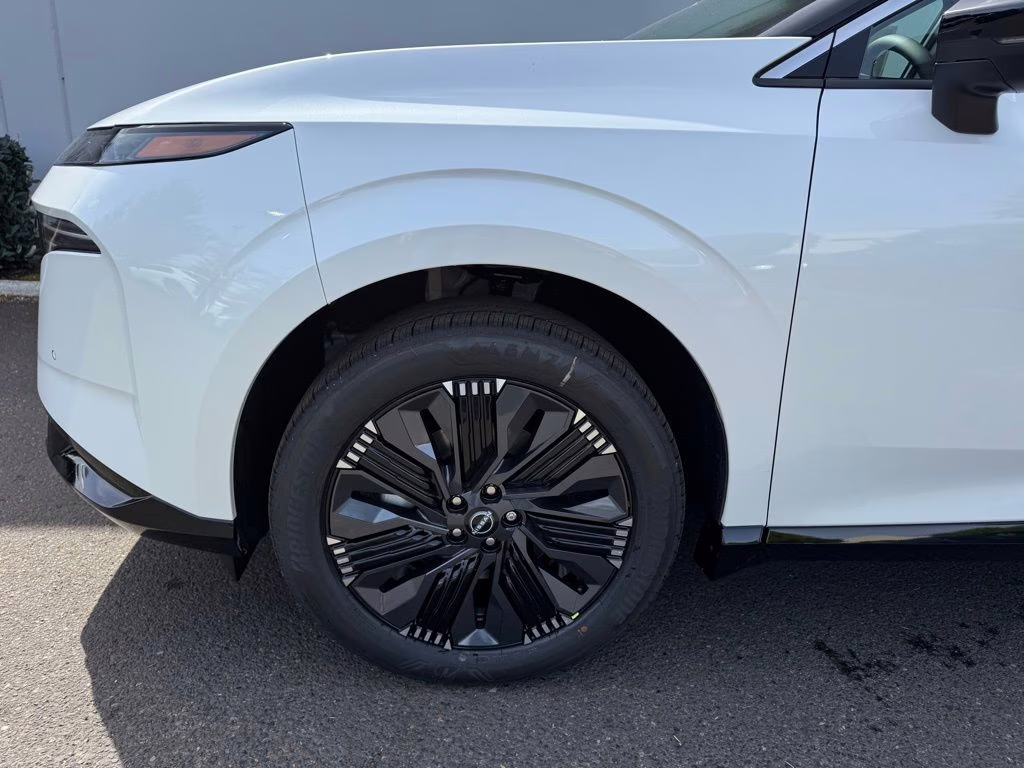 2026 Everest White Pearl/Black Nissan Murano Platinum AWD SUV