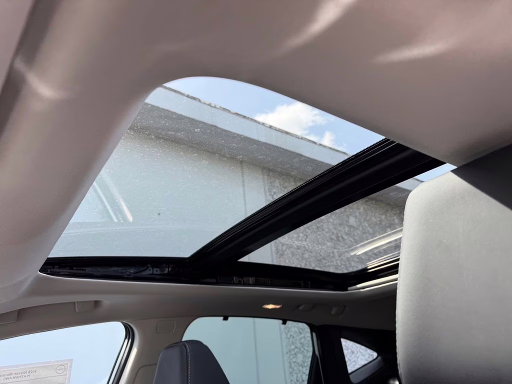 2026 Everest White Pearl/Black Nissan Murano Platinum AWD SUV