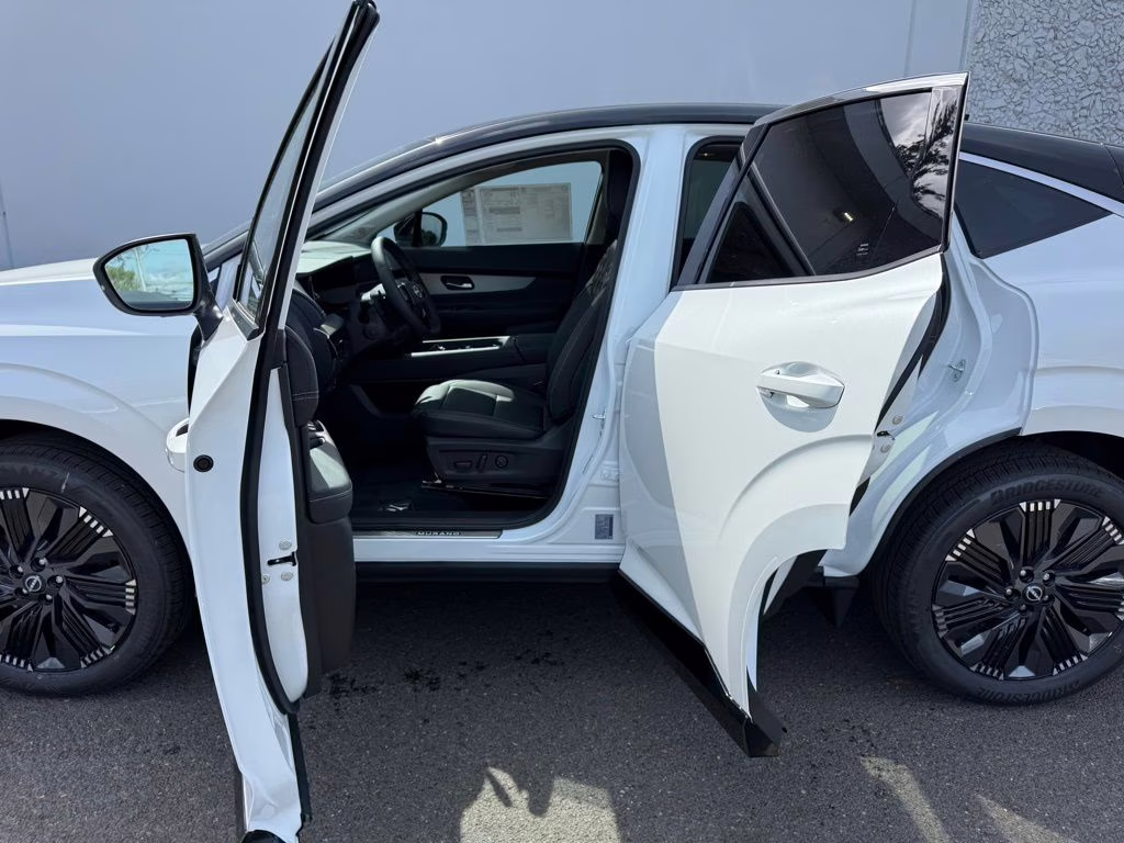 2026 Everest White Pearl/Black Nissan Murano Platinum AWD SUV