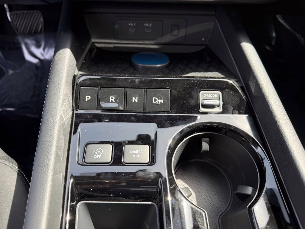 2026 Everest White Pearl/Black Nissan Murano Platinum AWD SUV