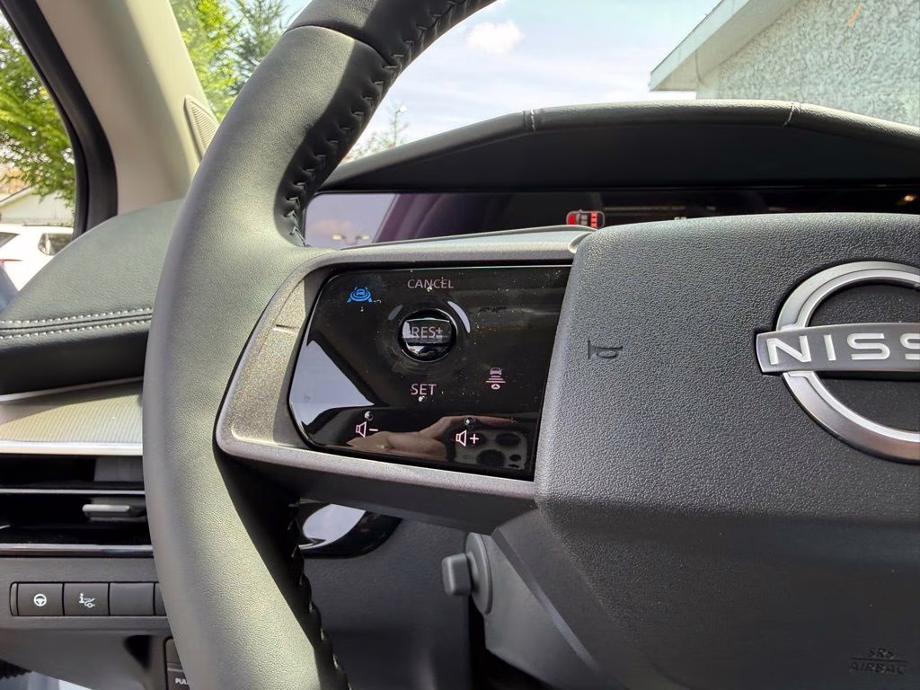 2026 Everest White Pearl/Black Nissan Murano Platinum AWD SUV