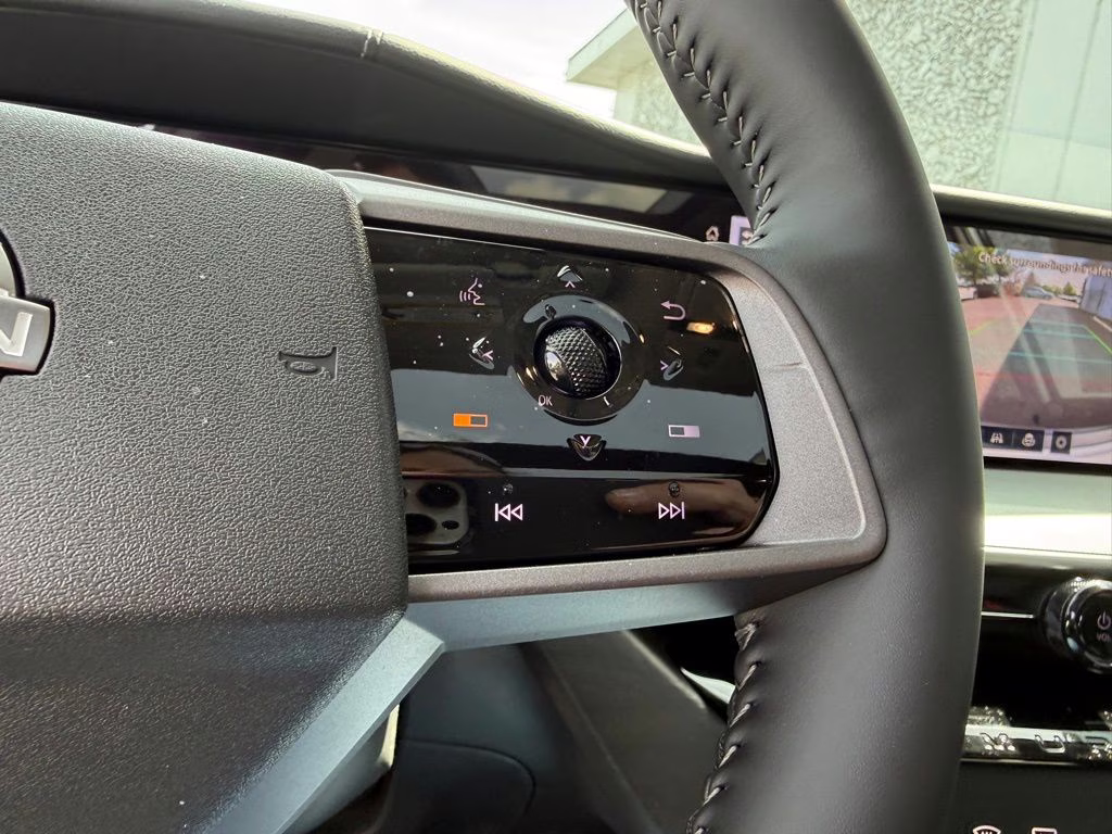 2026 Everest White Pearl/Black Nissan Murano Platinum AWD SUV