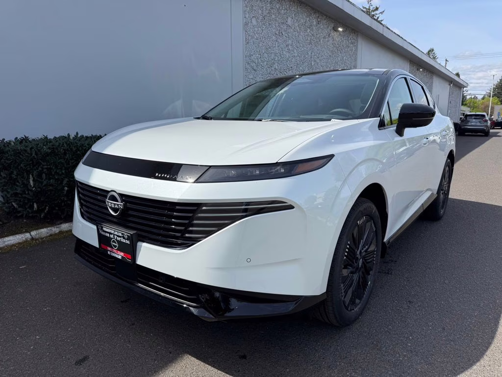 2026 Everest White Pearl/Black Nissan Murano Platinum AWD SUV