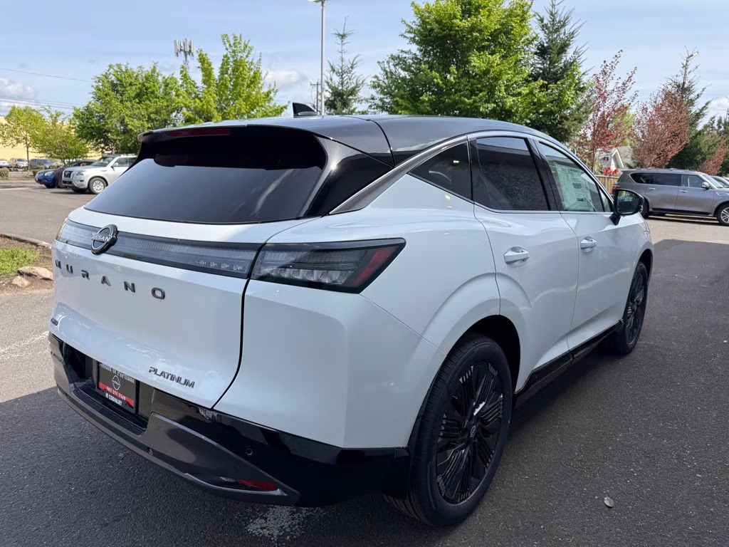 2026 Everest White Pearl/Black Nissan Murano Platinum AWD SUV