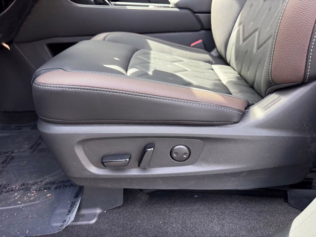 2026 Super Black Nissan Pathfinder Platinum 4X4 SUV