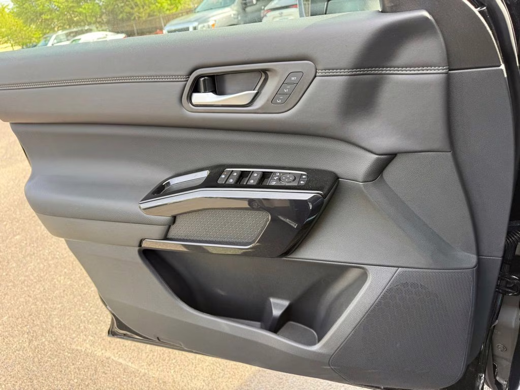 2026 Super Black Nissan Pathfinder Platinum 4X4 SUV