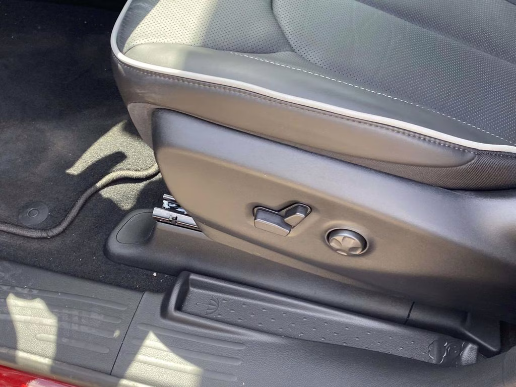 2026 Red Hot Pearlcoat Chrysler Pacifica Limited FWD Van