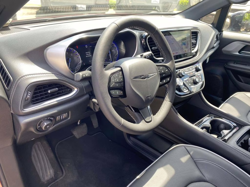 2026 Red Hot Pearlcoat Chrysler Pacifica Limited FWD Van