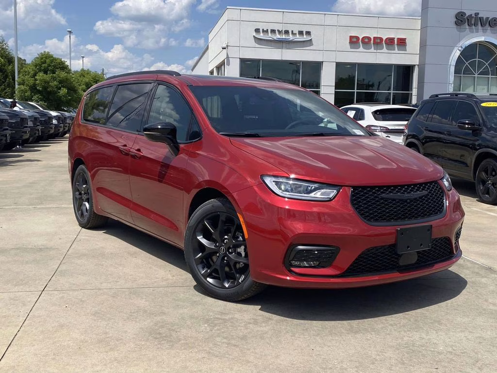 2026 Red Hot Pearlcoat Chrysler Pacifica Limited FWD Van