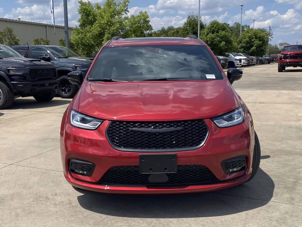 2026 Red Hot Pearlcoat Chrysler Pacifica Limited FWD Van