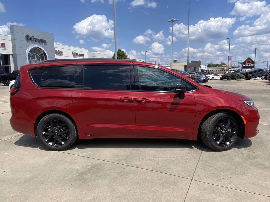 2026 Red Hot Pearlcoat Chrysler Pacifica Limited FWD Van
