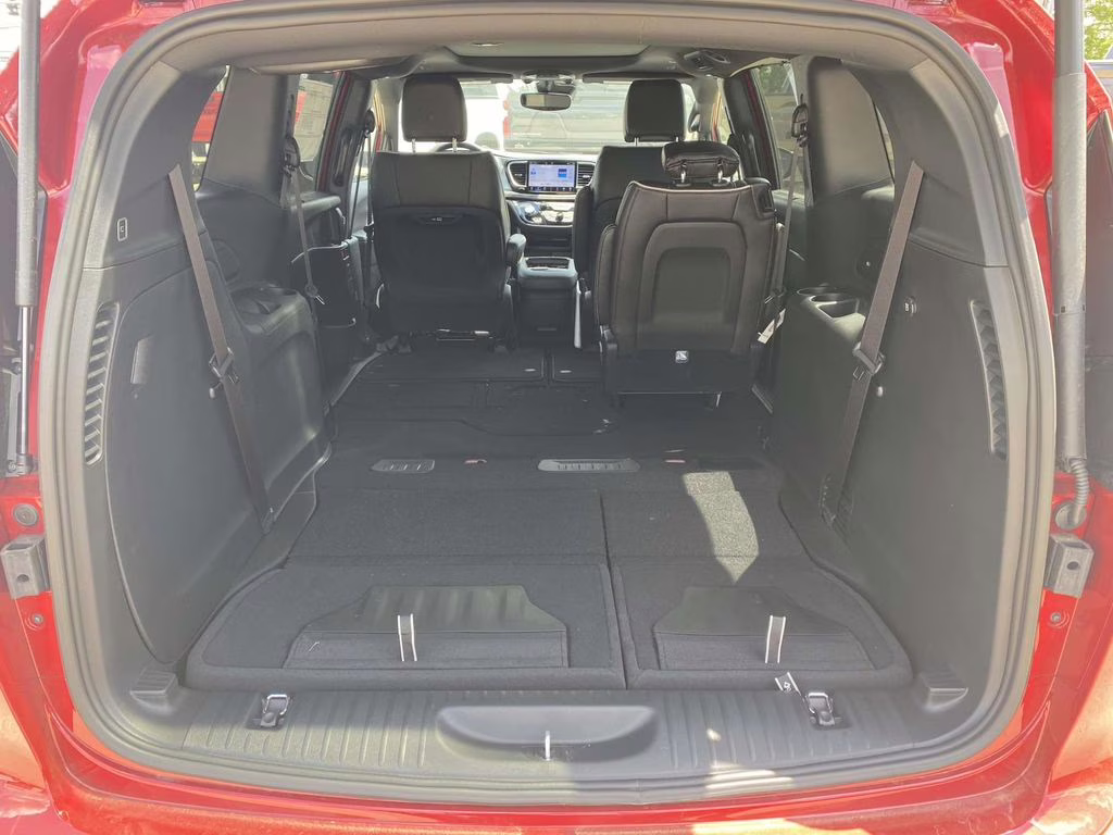 2026 Red Hot Pearlcoat Chrysler Pacifica Limited FWD Van