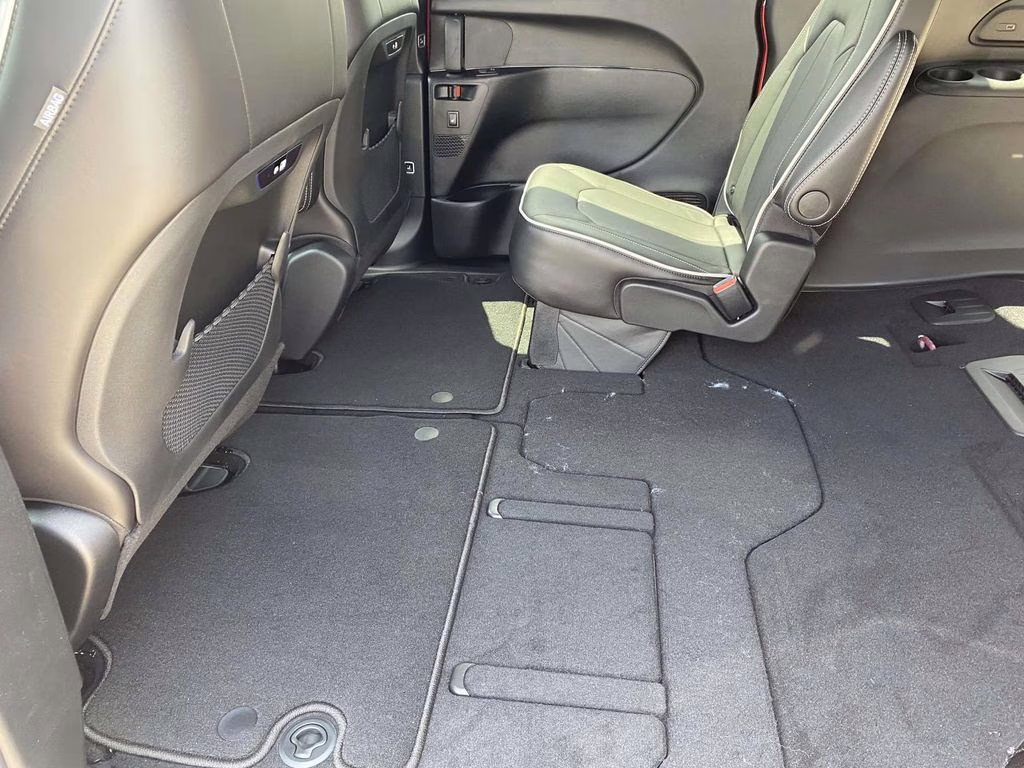 2026 Red Hot Pearlcoat Chrysler Pacifica Limited FWD Van